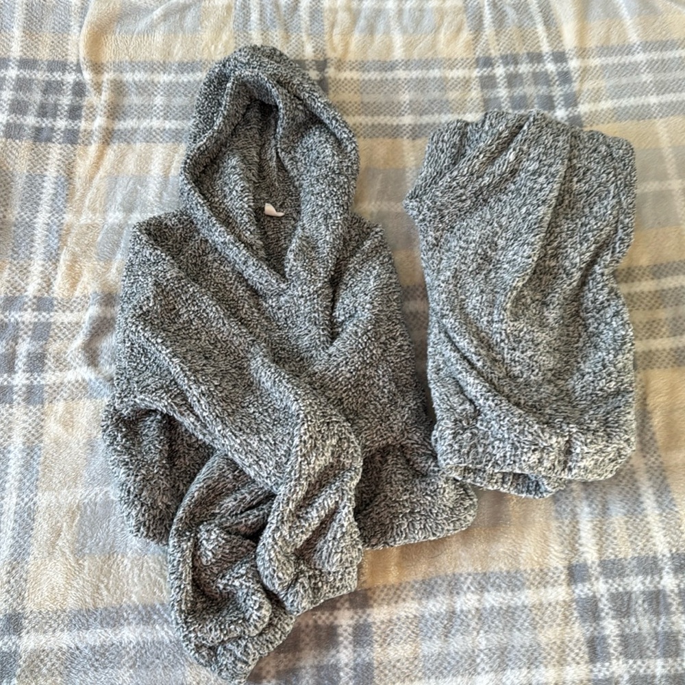 Girls large fuzzy grey cropped hoodie and sweatpants set